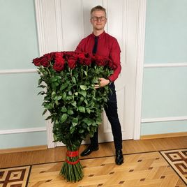 Букет 101 красная роза высотой 130 см (Эквадор)