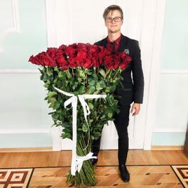 Букет 101 красная роза высотой 150см