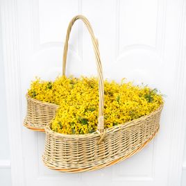 Огромная корзина сердце 201 мимоза 80×80см