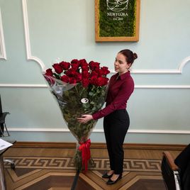 Букет 35 красных роз высотой 150 см (Эквадор)