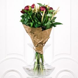 Букет 5 маленьких красных пионов с рожью