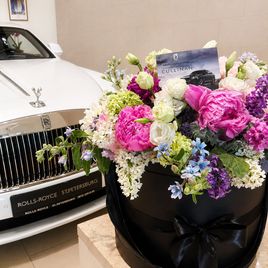 Шляпная коробка с пионами и сиренью (для Rolls-Royce St. Petersburg)