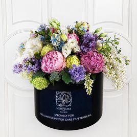 Шляпная коробка с пионами и сиренью (для Rolls-Royce St. Petersburg)
