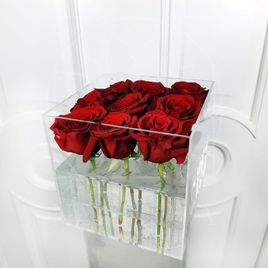9 роз в акриловой коробке