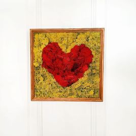 Картина красное сердце из стабилизированного мха 30×30см