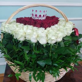 Корзина цветов 201 роза сердце 80×70см