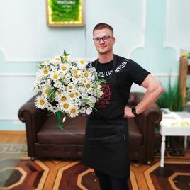 Букет ромашек с хризантемой и лизиантусом (эустома)