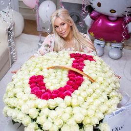 Корзина цветов 341 роза с буквой
