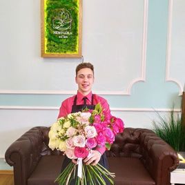 Букет градиент 51 роза с зеленью