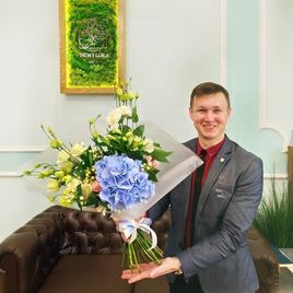 Букет лизиантусов с гортензией и альстромерией (заказчик Bentley)