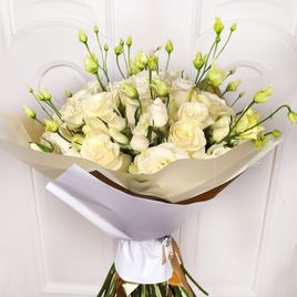 Букет 35 белых роз с белым лизиантусом (заказчик Bentley)