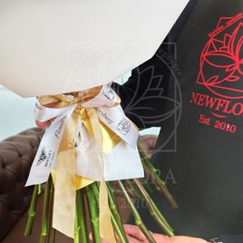 Букет 35 белых роз с белым лизиантусом (заказчик Bentley)