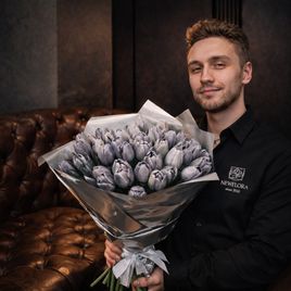 Букет «50 оттенков серого» из 51 серого тюльпана