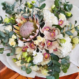 Букет роз с гортензиями, орхидеями и протеей (для Bentley Motors St.P)