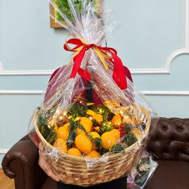 Новогодний набор мандаринов (7кг) с гирляндой, пихтой и шишками