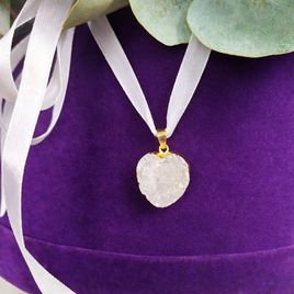 Бархатная шляпная коробка с тюльпанами, лизиантусами и протеей