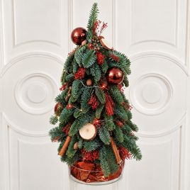 Настольная ёлочка из лапника пихты с новогодними игрушками (на усмотрение флориста)