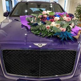 Букет 19 пионовидных ароматных роз с орхидеями и эвкалиптом (для Bentley Motors St.P)