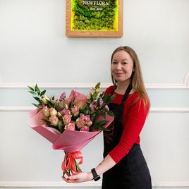 Букет кенийских роз с лизиантусом и статицей