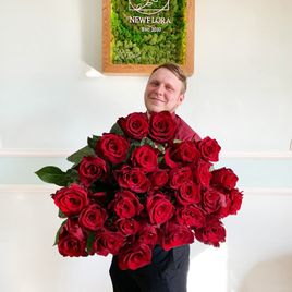 Букет 27 красных роз высотой 130см