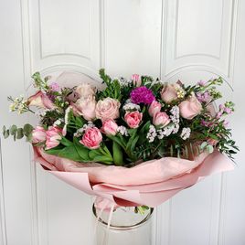 Букет тюльпанов с розой, маттиолой и статицей