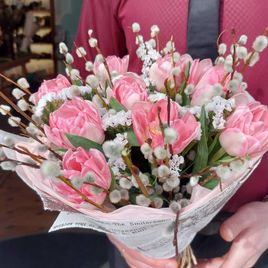 Букет 9 тюльпанов с вербой