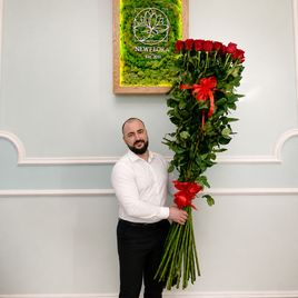 Букет 37 красных роз высотой 160 см (Эквадор)