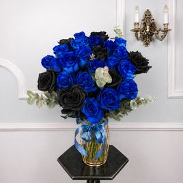 Букет 25 синих и черных роз (Эквадор)