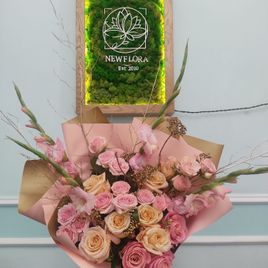 Букет роз с гладиолусами