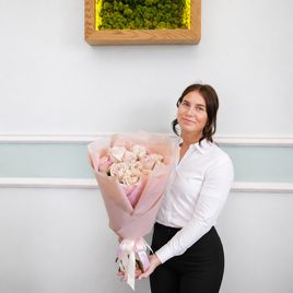 Букет 11 пионовидных роз Westminster Abbey