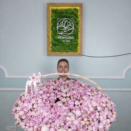 Корзина из 501 розового пиона