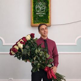 Букет 51 роза высотой 100 см цвет микс (Эквадор)