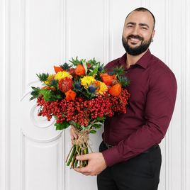 Осенний букет с протеями «нутан», георгинами и физалисом