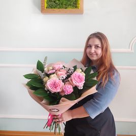 Букет роз с гвоздикой и статицей
