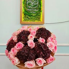 Букет роз с гортензией