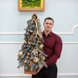Настольная ёлочка из лапника нобилиса с золотым декором (80-100 см)