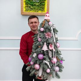 Настольная ёлочка из лапника нобилиса с розовым декором (80-100 см)