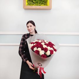 Букет из 51 красной и белой классической розы (50-70см)