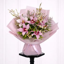 Букет орхидей с лимониум и ваксфлауэр