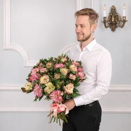 Букет 25 пионовидных альстромерий