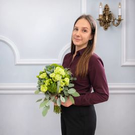 Свадебный букет с лизиантусами и капустой