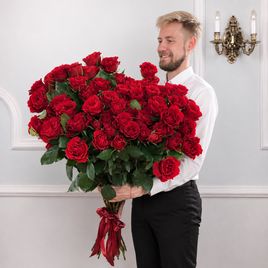 Букет 19 кустовых роз высотой 100 см (Эквадор)