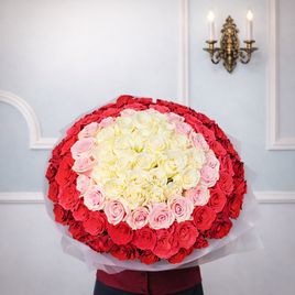 Букет градиент из 85 роз 60-70 см (Эквадор)