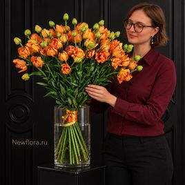 Букет 35 попугайных оранжевых лилий «Orange Lampion» 100 см