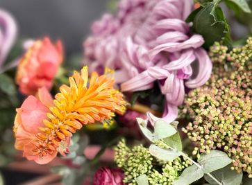 Какие цветы и растения подходят женщине-Весам: букет, композиция и комнатные растения