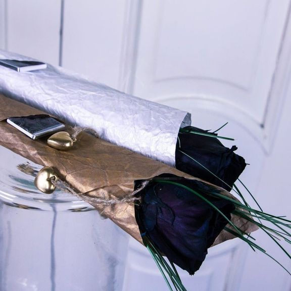 1 черная роза с оформлением и кулон-сердечко из латуни (Italy, Stilars est.1972)
