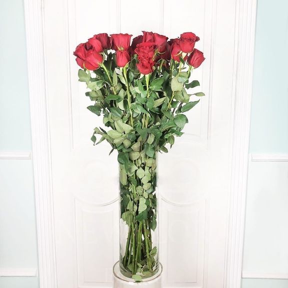 Букет 25 красных роз высотой 110см