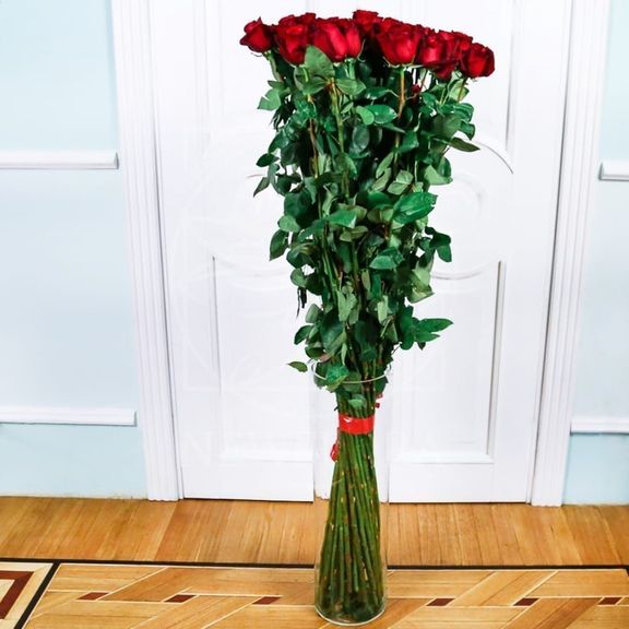 Букет 35 красных роз высотой 140см