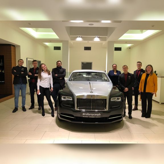 Шляпная коробка с пионами и сиренью (для Rolls-Royce St. Petersburg)