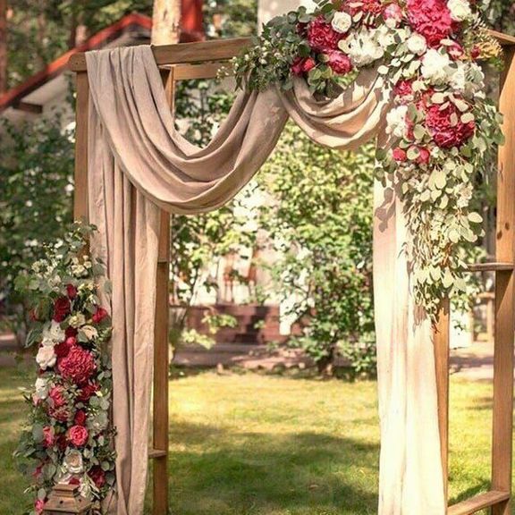 Арка для свадьбы с пионами и пионовидными розами